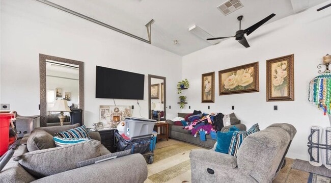 Building Photo - Affordable studio for rent in a great neighborhood