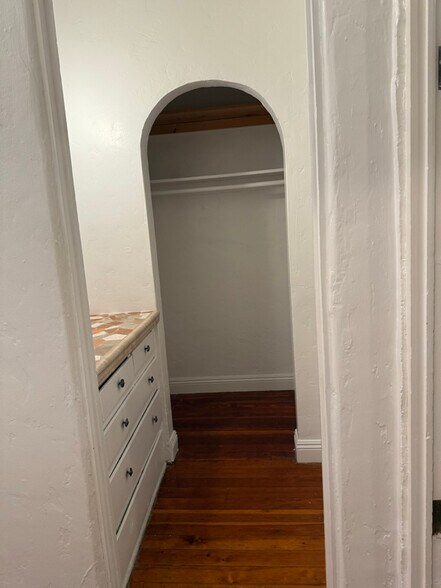 Building Photo - 1201 N Orange Grove Ave