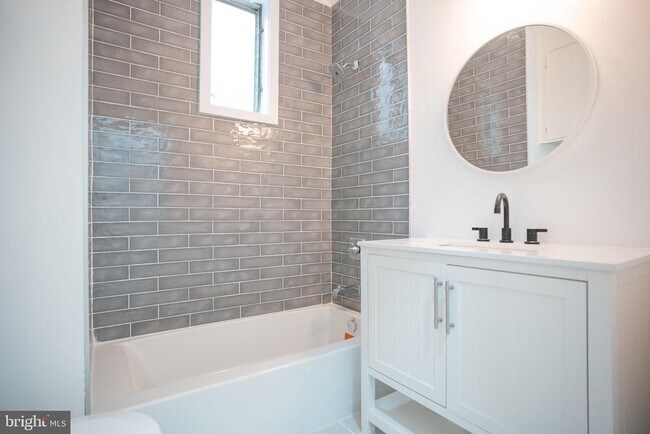 Building Photo - 623 Fitzgerald St