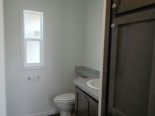 Building Photo - 34 Lily Dr