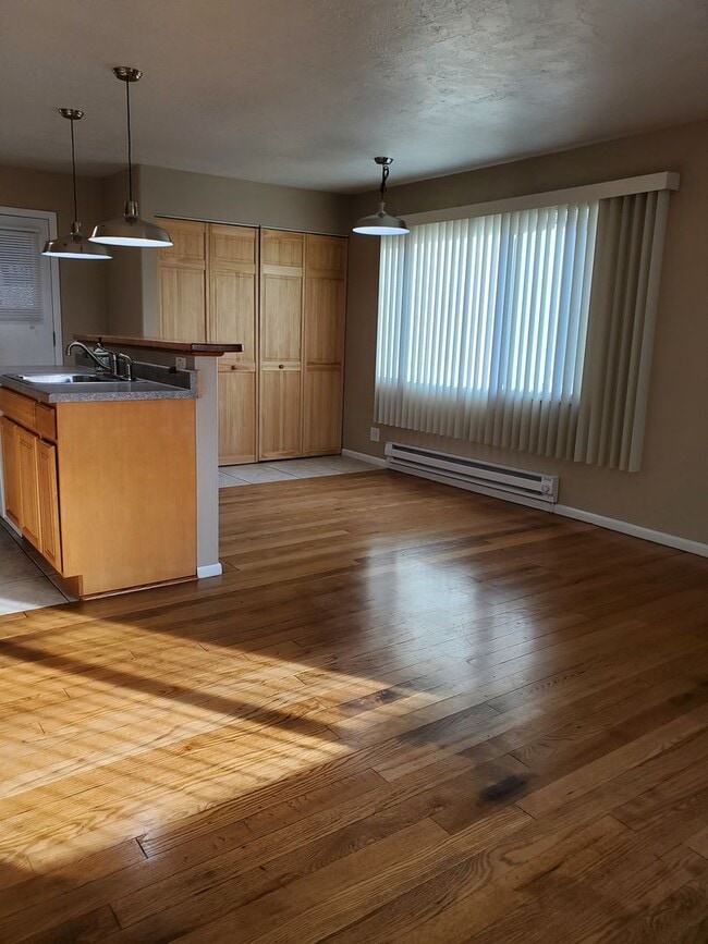 Building Photo - Charming 3 bedroom 1 bath Sheridan Park/Ma...