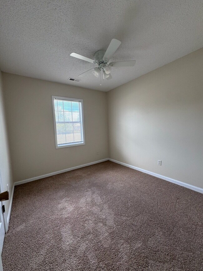 Building Photo - 202 Dayrell Dr