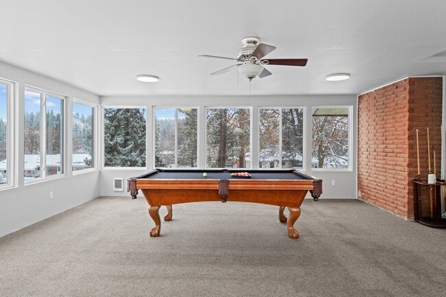 Building Photo - 4-Bedroom Retreat in Medical Lake - 2 Baths & 2,454 Sq/Ft Half Month Rent Free!