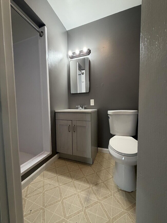 Building Photo - Charming 3-Bed, 2-Bath Gem with 1,372 Sq Ft of Comfort in Modesto!