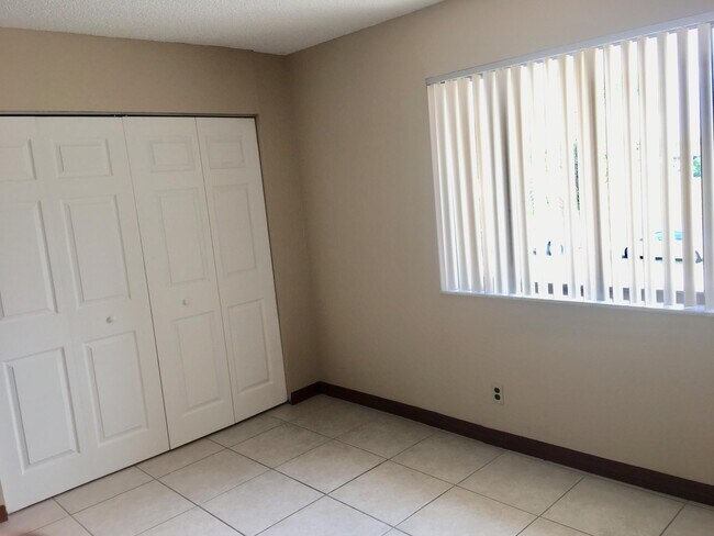 Building Photo - 139 Sparrow Dr