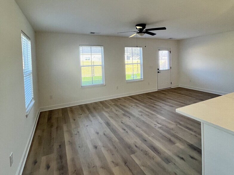 Building Photo - 120 E Grand St