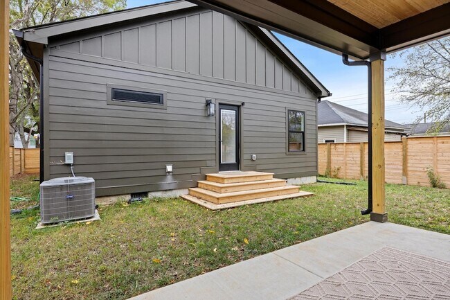 Building Photo - 2505 Vance Ave