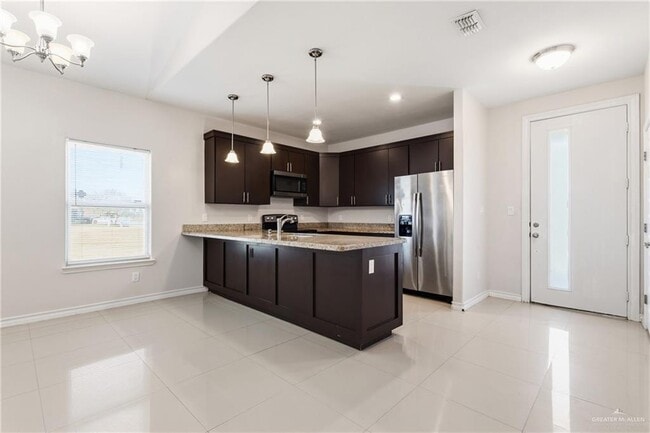 Building Photo - 14 Lancelot