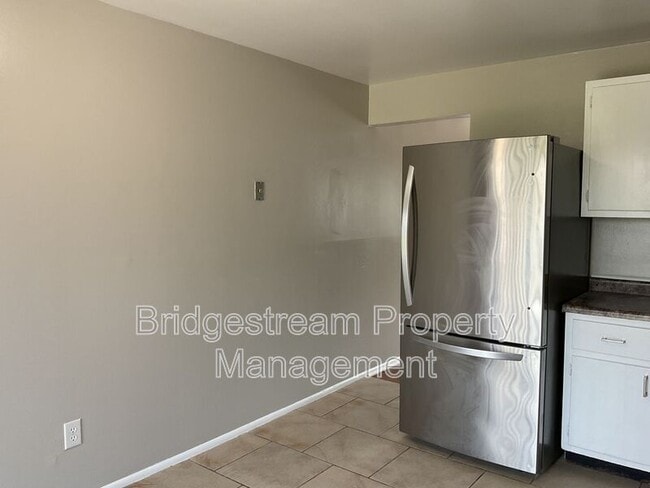 Building Photo - 4953 Leeper St