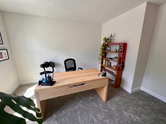 Building Photo - Sewickley - 4 Bedroom 3.5 Bathroom - End U...