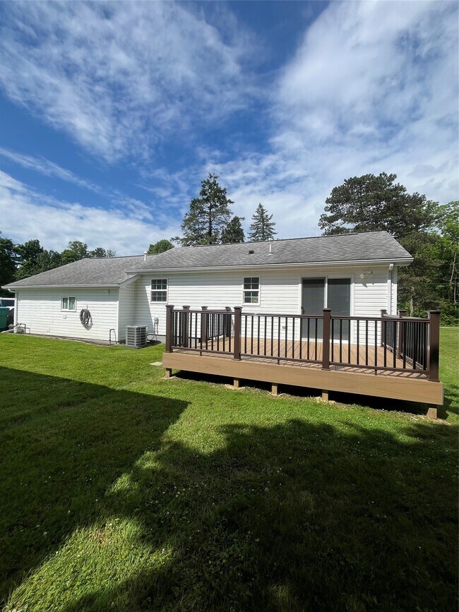 Building Photo - 1261 Avonia Rd