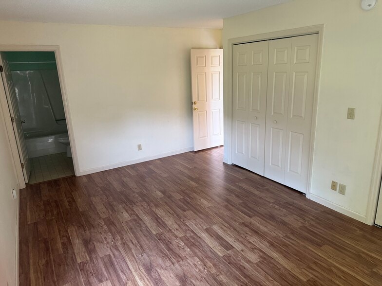 Building Photo - 243 Eastview Cir