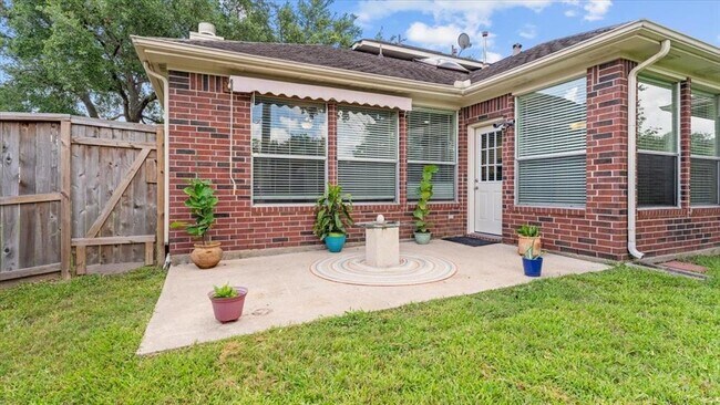 Building Photo - 9722 Therrell Dr