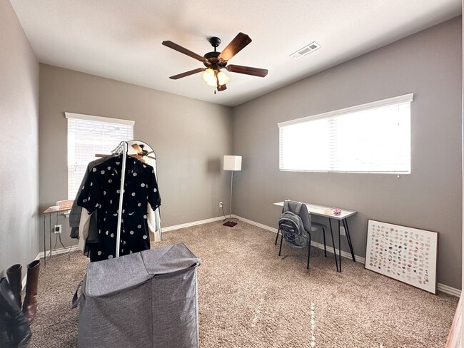 Building Photo - 3807 W Pawnee Rd