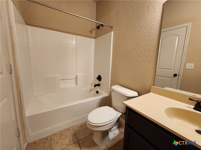 Building Photo - 712 Creekside Cir