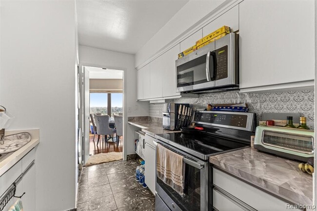 Building Photo - 5000 Town Center Dr