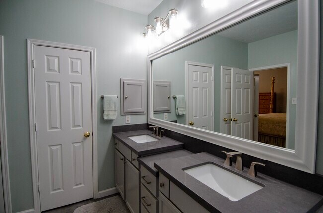 Building Photo - 1211 Campton Ct