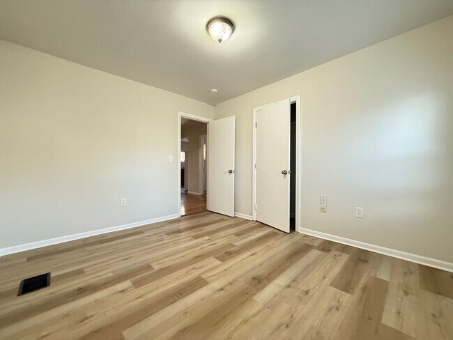 Building Photo - 154 Sylvester St