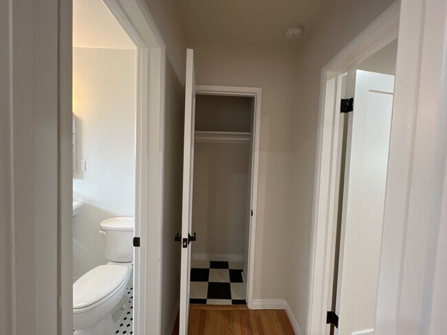 Building Photo - 511