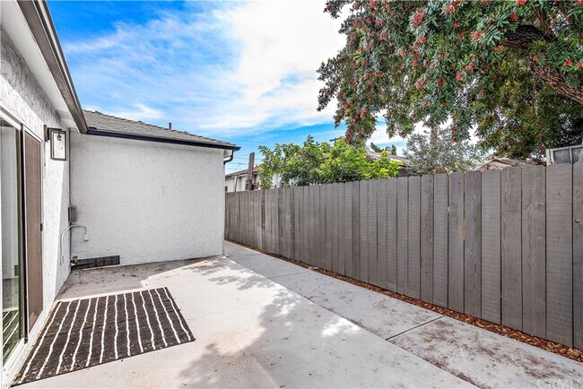 Building Photo - 5136 Alumni Pl