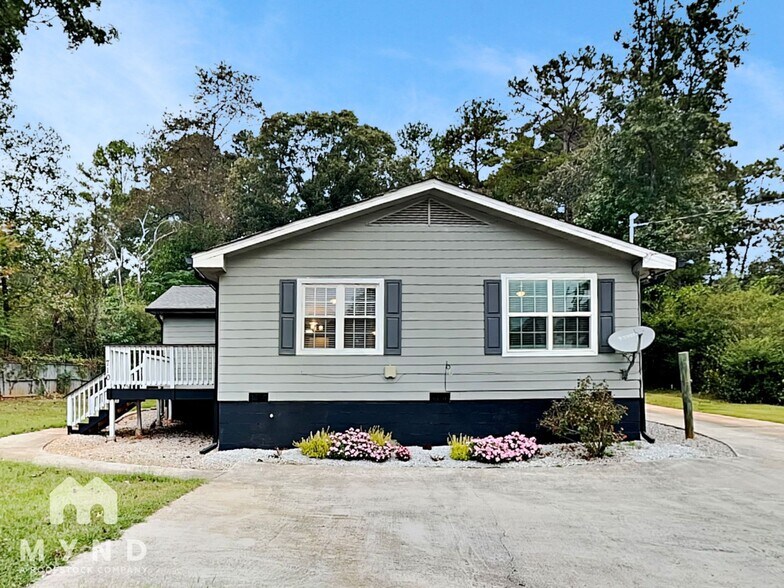 Primary Photo - 710 Bluebird Dr SE