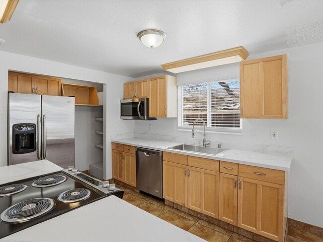 Building Photo - Upgraded Sparks Home