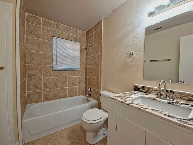 Building Photo - Cozy 2 Bed 1 Bath In Northeast Lubbock