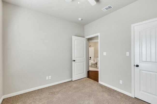 Building Photo - 3608 Brookstone Dr