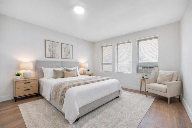 Building Photo - 1554 SW 5th St