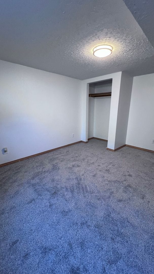 Building Photo - 4 bedroom 2 bath home Available Now!!!