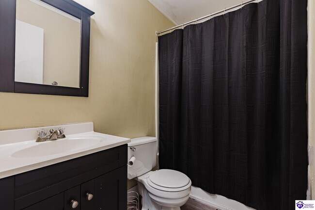 Building Photo - 150 Airview Dr