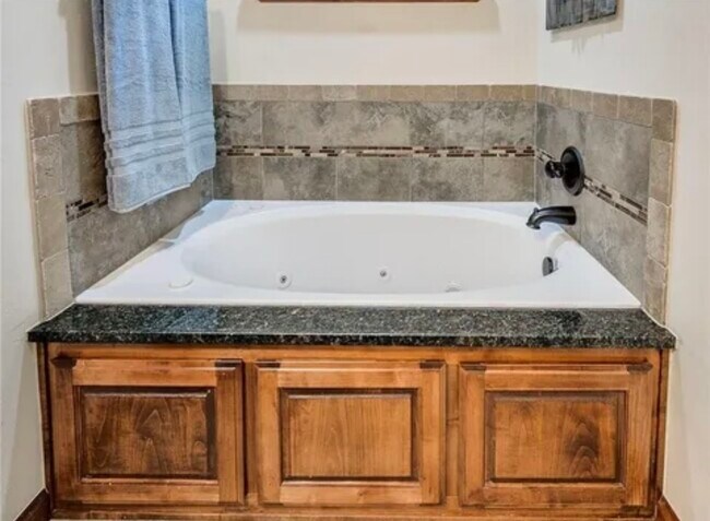 Building Photo - 8713 Mercato St