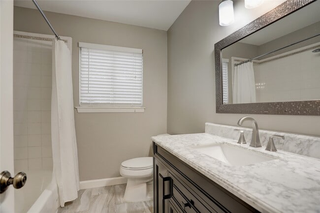 Building Photo - 9631 Fairdale Ln