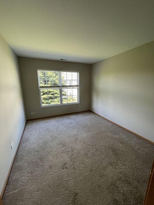 Building Photo - 160 Concord Dr S