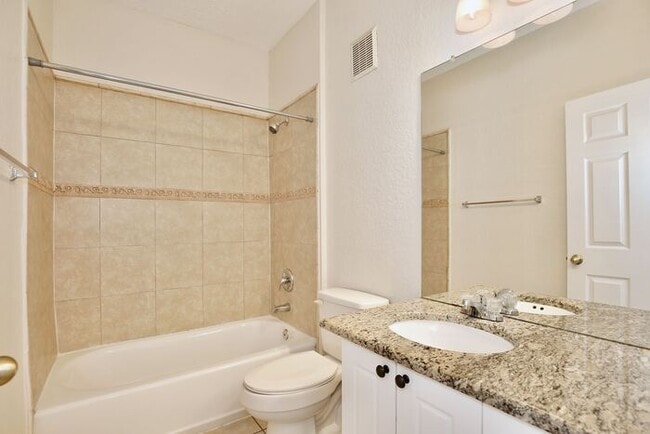 Building Photo - Stylish 3/2 Corner-Unit Condo with Resort ...