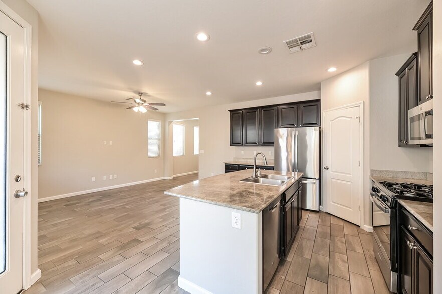 Building Photo - 6388 Kellyville Dr