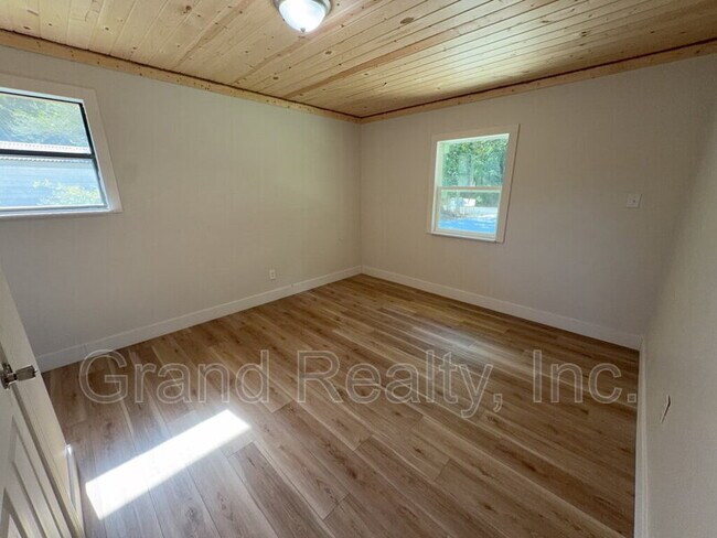 Building Photo - 6119 Shawn Ln