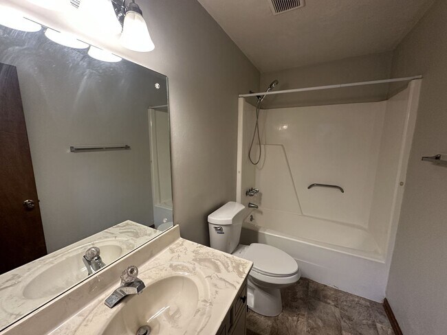 Building Photo - 2084 Pats Place