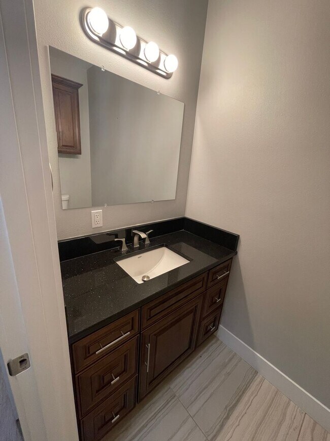 Building Photo - Richland House For Lease