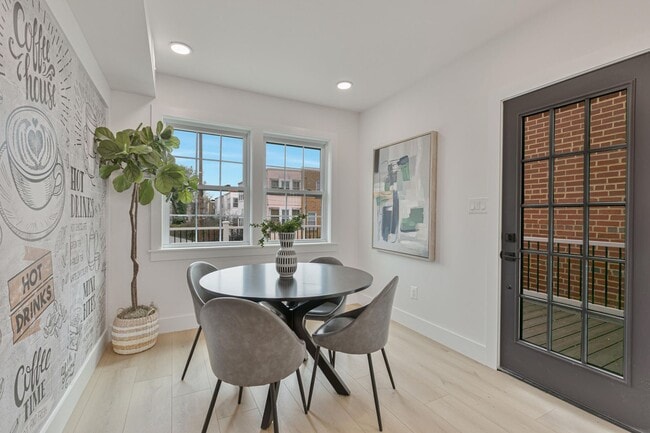 Building Photo - Spacious Fully Renovated Tudor Duplex w/ 3...