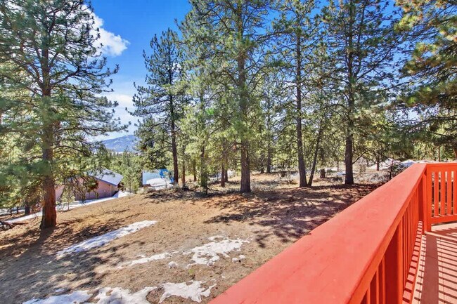 Building Photo - 1496 Pine Ridge Dr