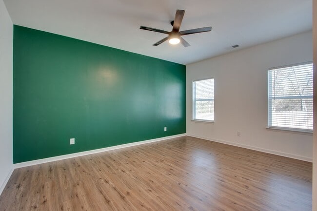 Building Photo - 1872 Holdens Hollow