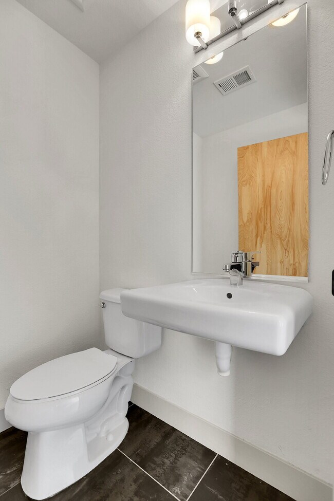 Building Photo - $3,100.00 - 2 Bedrooms, 2.2 Bathrooms, Townhouse in Denver with Roof Deck!