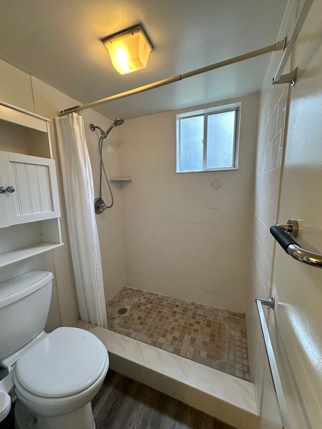 Building Photo - Woodhaven 1st Floor end unit