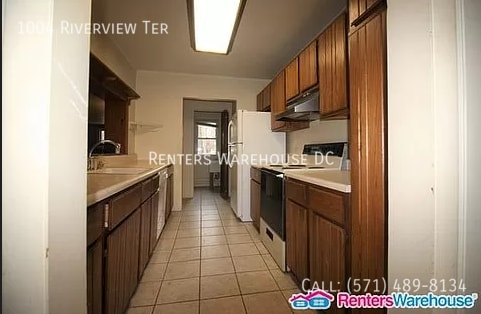 Building Photo - 1004 Riverview Terrace