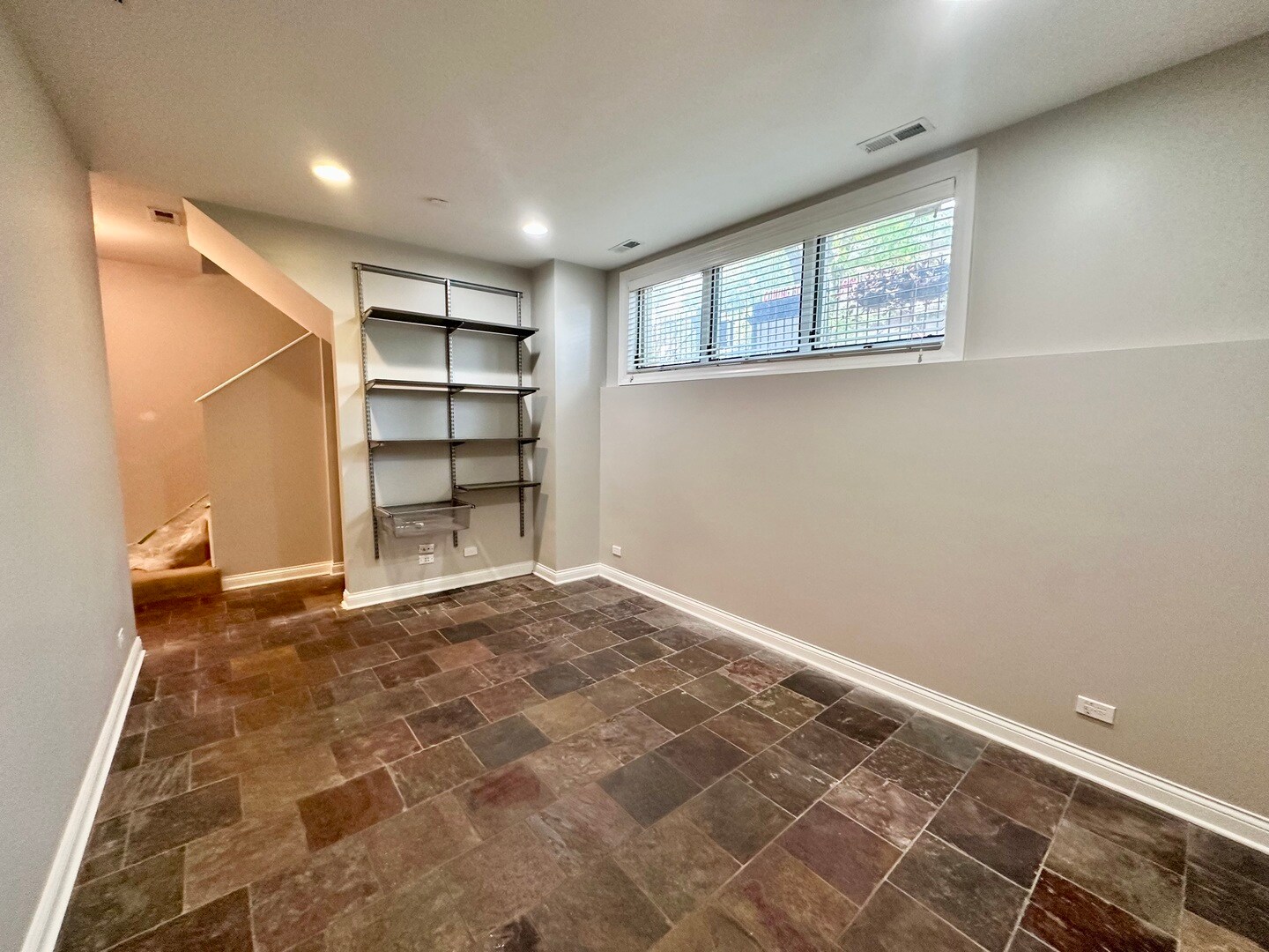 Family room - 3122 N Paulina St
