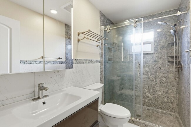 Building Photo - Santa Teresa 5-Bedroom 3-Bathroom Home