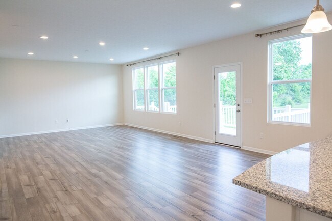 Building Photo - 2845 Beechwood Dr