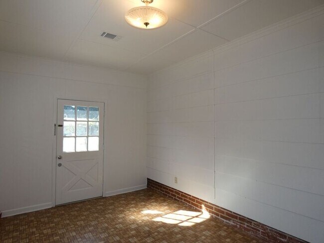Building Photo - 3460 Rothschild Dr