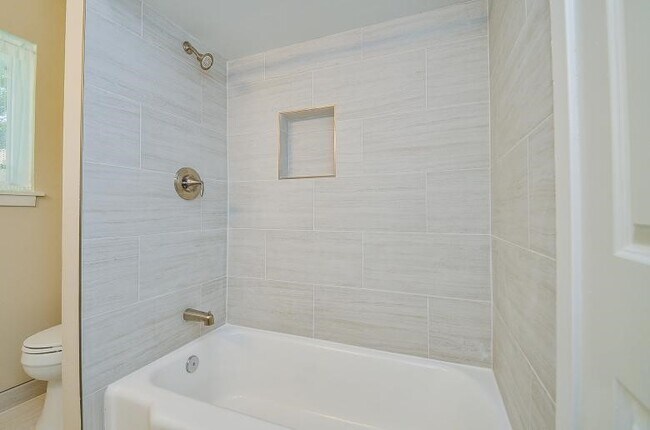 Building Photo - 8330 Waterbury Dr